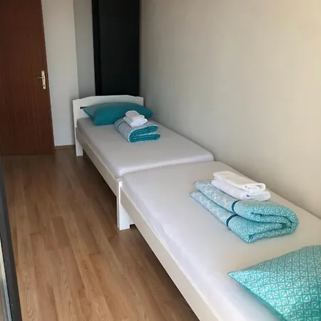 House For 2 - 7 Persons With 3 Bedrooms Apartment