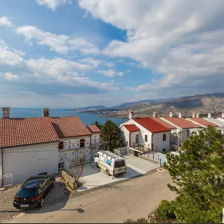 Apartment House For 2 - 7 Persons With 3 Bedrooms Klenovica