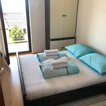 House For 2 - 7 Persons With 3 Bedrooms 公寓