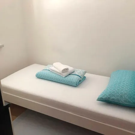 Apartment House For 2 - 7 Persons With 3 Bedrooms Klenovica