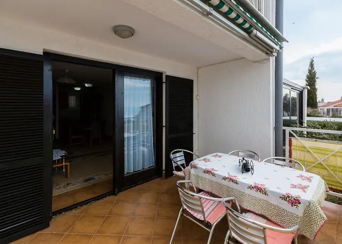 House For 2 - 7 Persons With 3 Bedrooms Apartmán Klenovica